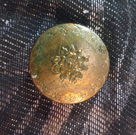 Antique flower design pillbox trinket - Picture 2 of 4